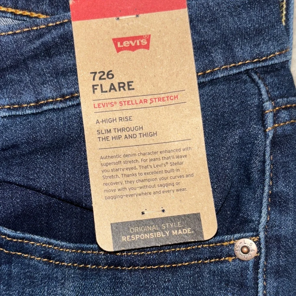 NWT Levi’s 726 Flare Women’s Jeans - Picture 3 of 5